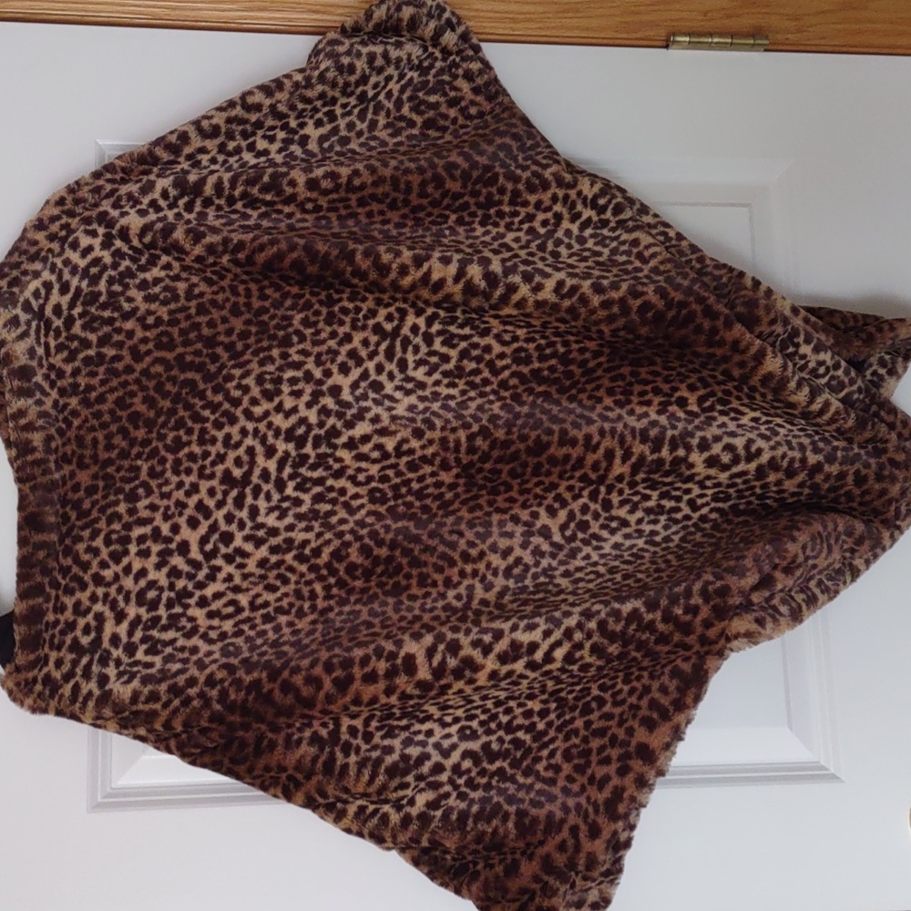 Madison 88 faux fur poncho